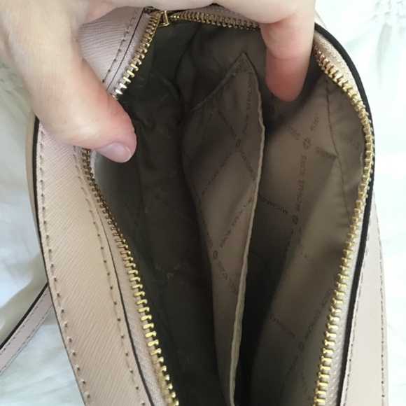 Like New Michael Kors Jet Set pink Saffiano leather messenger crossbody bag - Picture 5 of 7